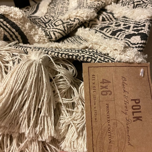 NWT - BOHO RUG - Picture 7 of 10